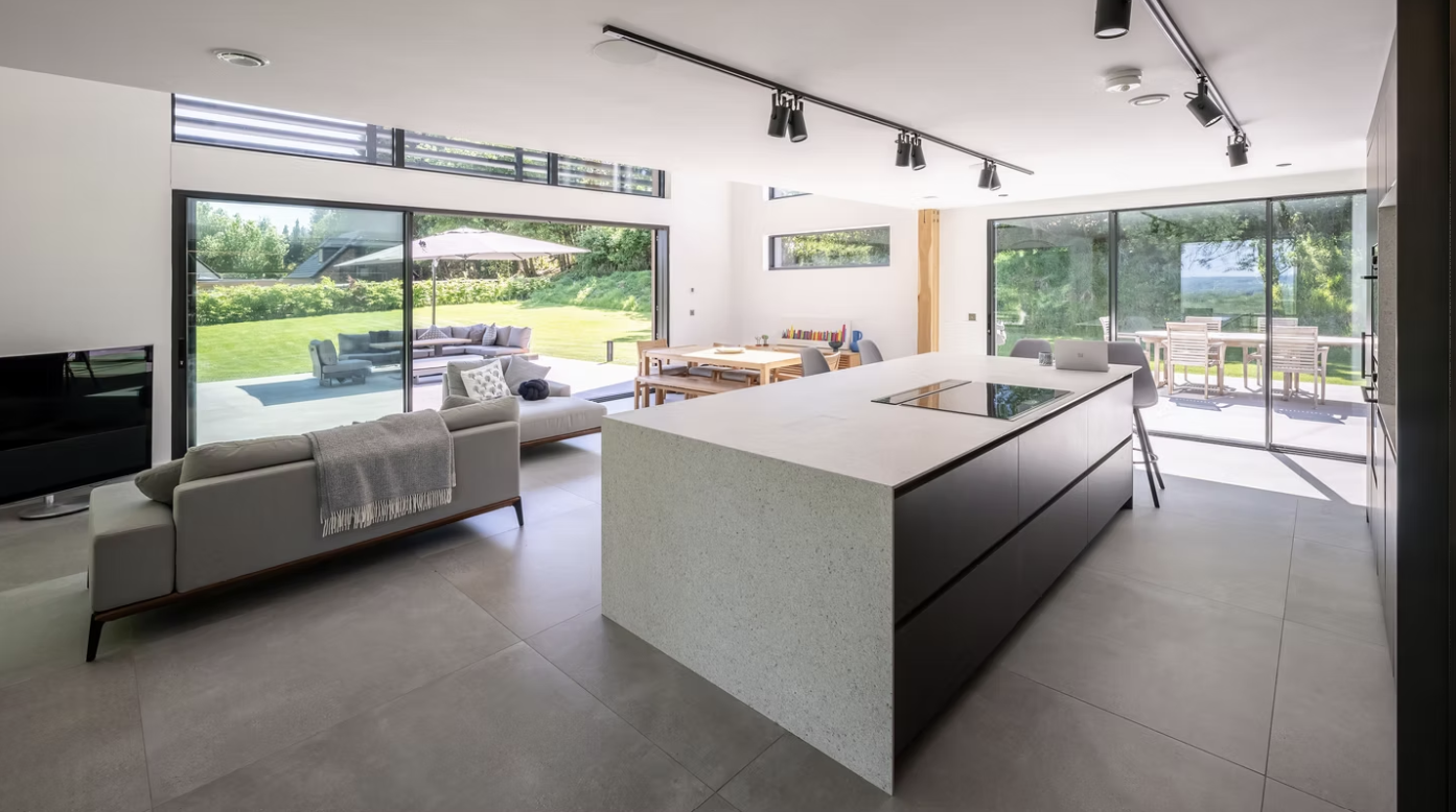 Modern open-plan extension by Braymont Construction